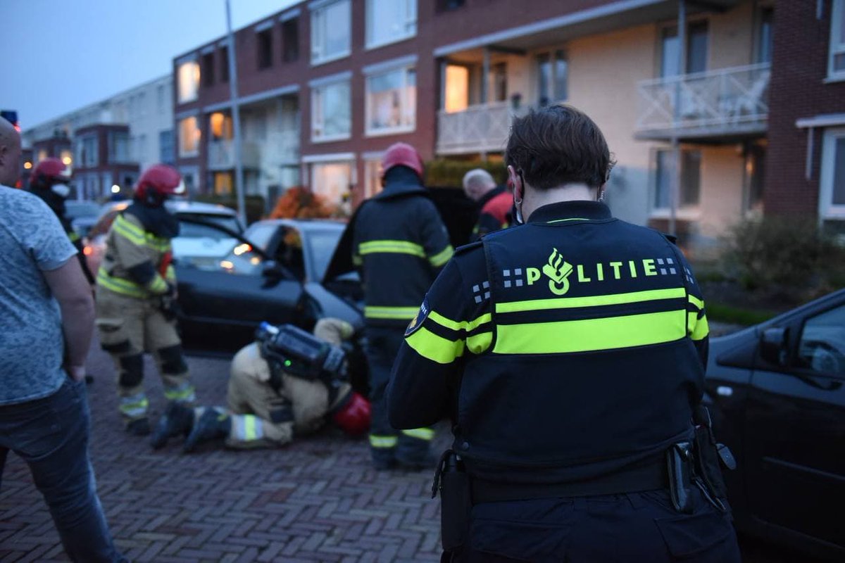 Autobrand en verkeersongeval binnen half uur in Veendam - #Groningen -..