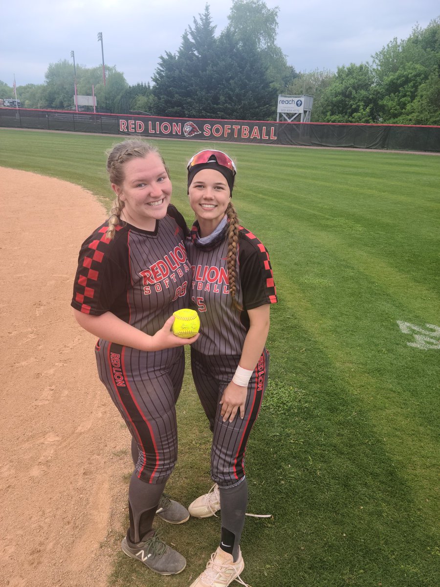 Way to walk it off for the win <a href="/KylieSRyan15/">Kylie Ryan</a> and <a href="/MaitiMeginniss/">Maiti Meginniss</a> bomb is still flying. Great pitching and bat <a href="/BeanEdwardss/">Angelina Edwards</a> for the win over Dover!