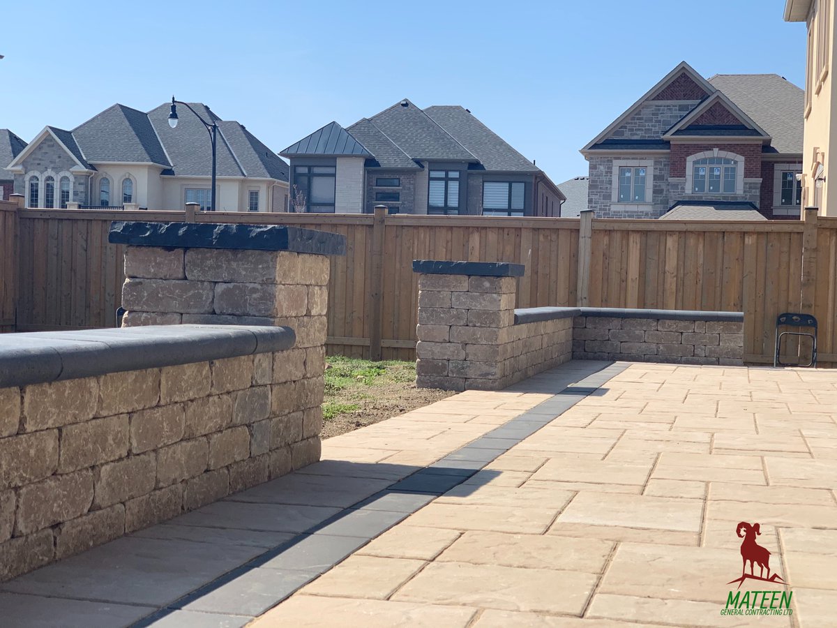 mateengeneral's tweet photo. 🪨🗿

#Summer is just around the corner and it’s the best time to renovate your outdoor living space!

This client selected a beautiful Oka Beige stone colour accompanied with Jet Black natural flagstone copings for the columns.

Visit https://t.co/InvsKTeooV for a free estimate! https://t.co/p93wGuB6kH