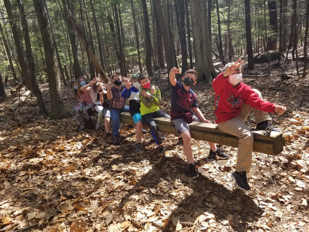 kgillett_hdes's tweet photo. Our class got to experience the ropes course and go for a walk today in PE. We love being outdoors! #outdooreducation #HDESPride @HDES_PhysEd https://t.co/2NJRed3dAF