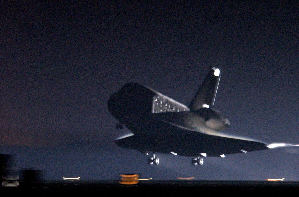 DutchSpace's tweet photo. Don't get me wrong, I'm all for innovation and it's an impressive feat what is being done, but because I see a lot of hype about a 4 person crew night splash-down in a reusable spacecraft, here is another reusable spacecraft landing on a runway with 7 persons, at night... #STS109 https://t.co/aTJEBKJzd6