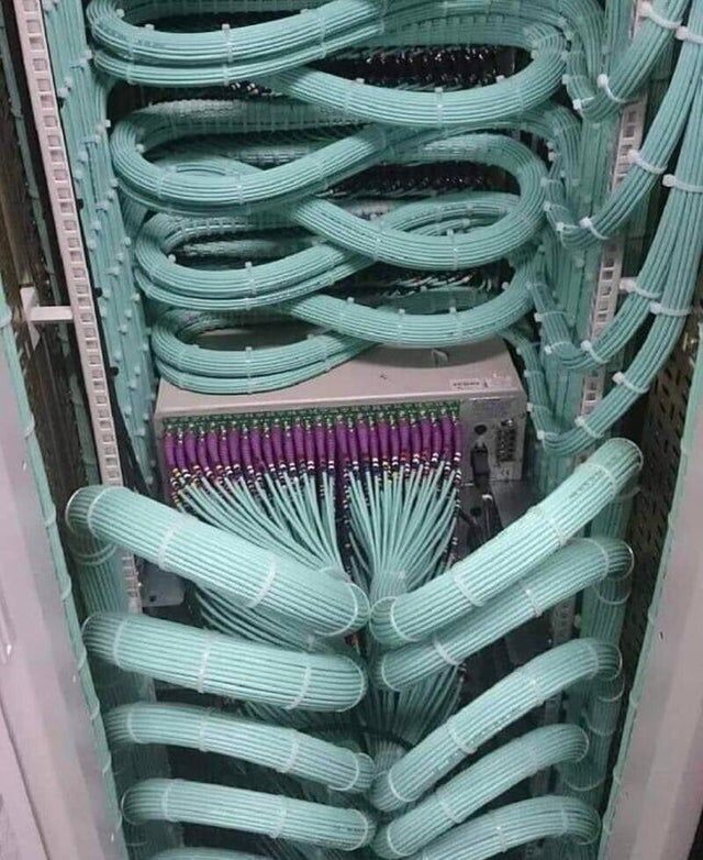 Serverdiskdrive's tweet image. Cable management can be so  satisfying! Would you do anything differently?