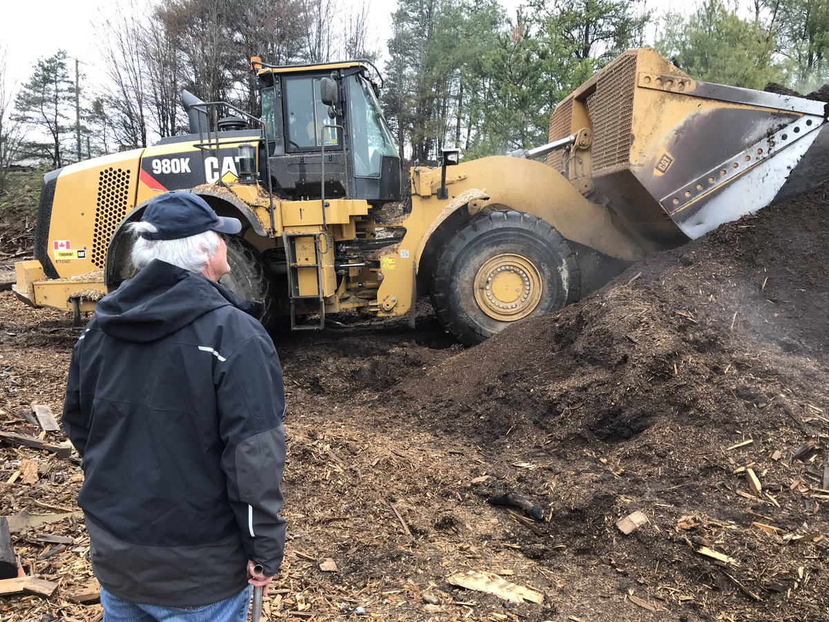 BetSmithCPHB's tweet photo. Dave and I checked out some compost and a great-big loader today. @DCSturf https://t.co/J6zED7t6LR