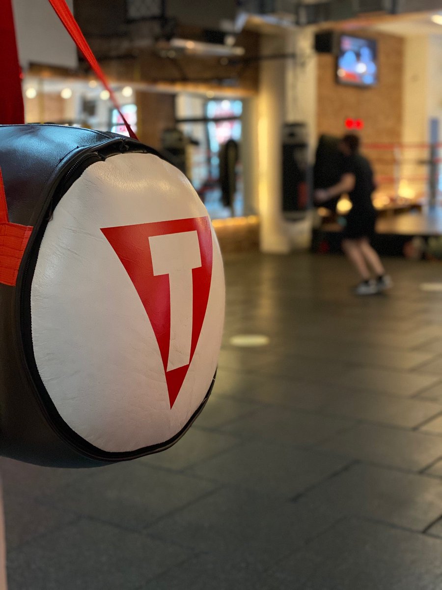 BushidoRalphNYC's tweet image. Happy Monday peeps! Come learn how to box with me this week! Schedule your 1-on-1! Or subscribe at: perennialboxing.com #BoxingTrainer #NYC (at @WorkTrainFight in New York, NY) swarmapp.com/c/dWg3YQ8wRbO