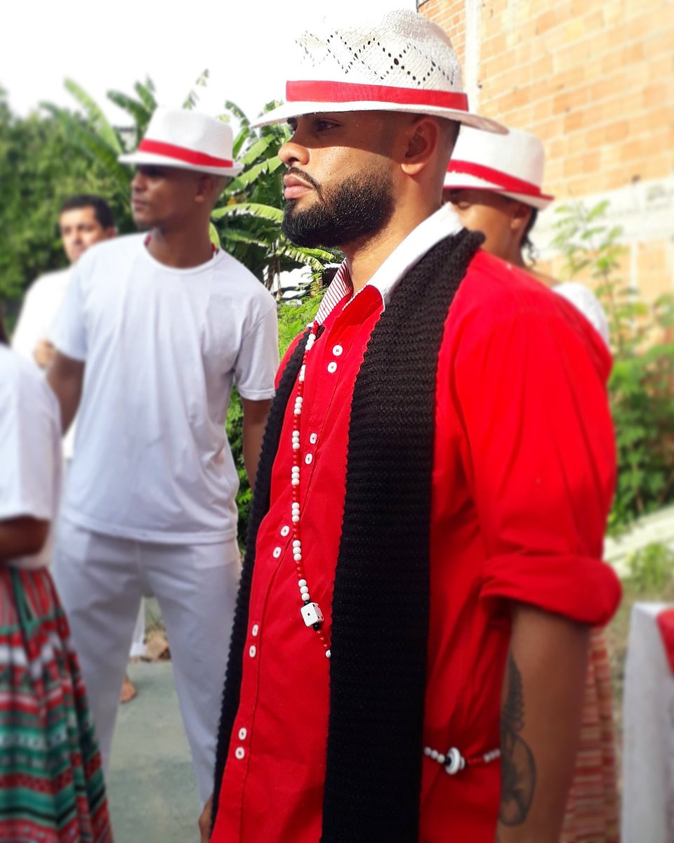 NossosOrixas's tweet photo. Zé, Zé Pelintra enganador. Enganou moça bonita com palavras de amor. 🎶♦️ https://t.co/Me0H7ys9tQ