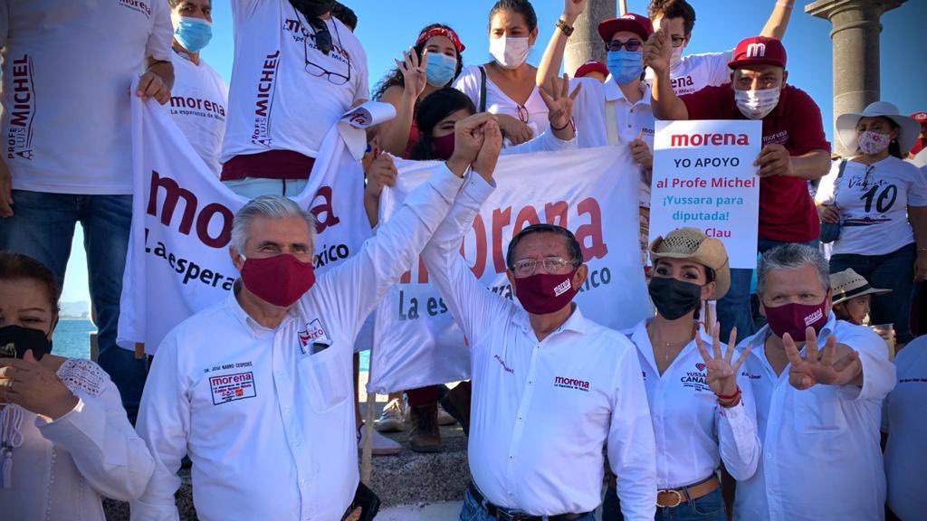 michel_profe's tweet photo. Agradezco a los Senadores @MaAntoniaCar y @NarroJose, así como a la Diputada Lorena Jiménez por acompañarnos, a mi y a todas y todos los vallartenses en la caminata que realizamos el día de ayer. Juntos seguimos haciendo historia. #ElProfeVa https://t.co/bHMNRYbfJG