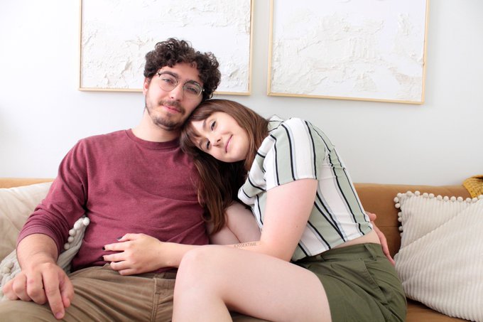 Hello If you are some sort of media company and you'd like to post a photo of us. Instead of grabbing