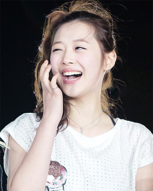 sulli pics tweet media
