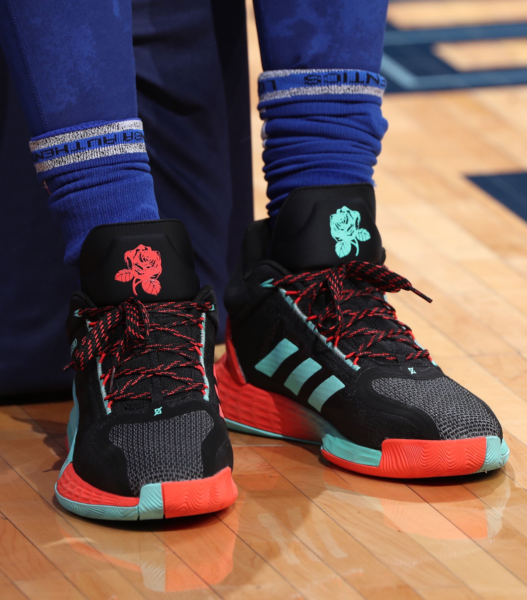B R Kicks on X drose put the Grizzlies away for a season high 25 points wearing the Adidas D Rose 11 https t FCpNm001iY X