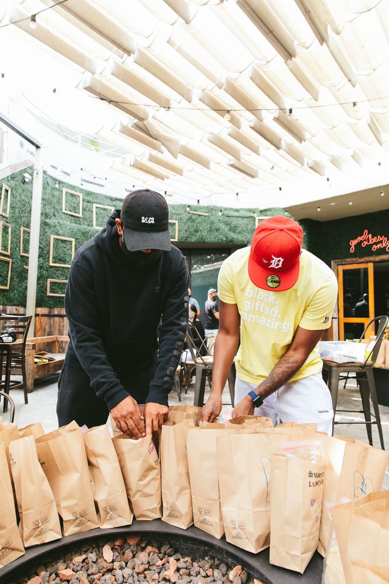 Back where it all started 🌊 Some Los Angeles OGs came together over the weekend to test out new ways to spread love safely ❤️🤝

We’re grateful for all of the chapter leaders taking steps to make sure the #HashtagLunchbag is still making ripples, with health first the entire way