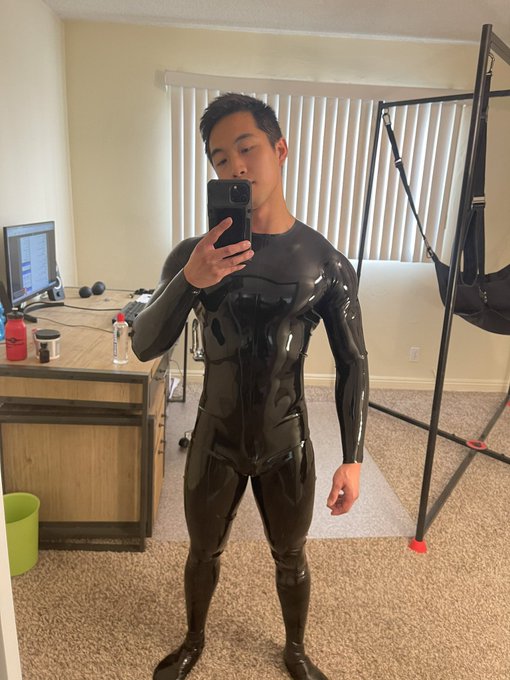 Felt like getting shiny today. Who wants to come unzip this shiny 🍑😈 https://t.co/g3gzCESFsB<a href="/tag/coyotejocks"class="tags"><span>#coyotejocks</span></a><a href="/tag/wearcoyote"class="tags"><span>#wearcoyote</span></a>
