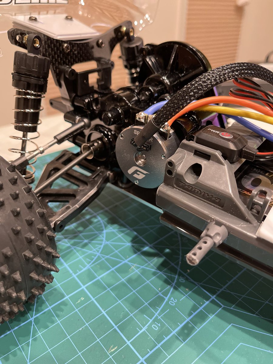 DT-03ミッドシップ化、一旦完成。長かった。不器用全開であちこち荒