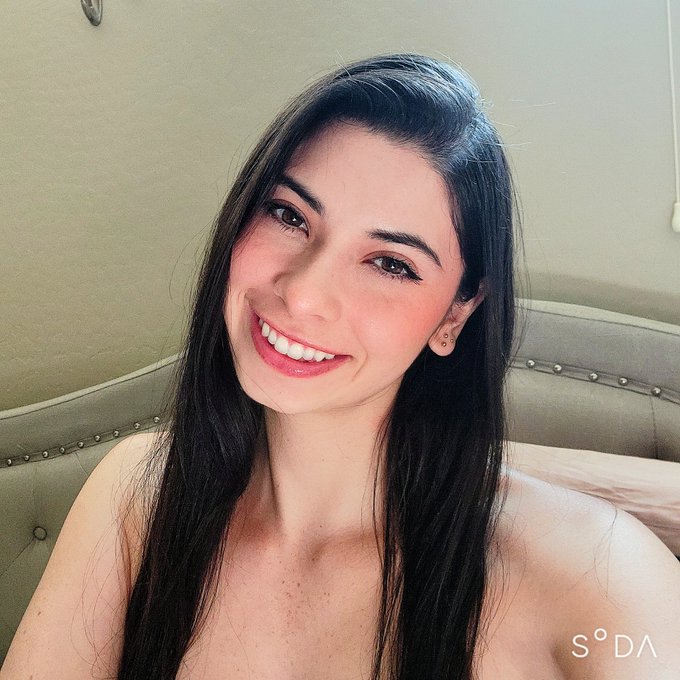 Watch nautii🌸✨💗's leaked NSFW photo on TwXstars