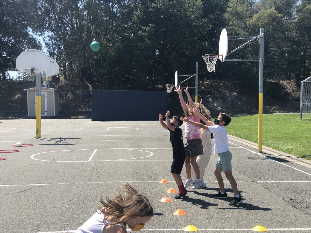 So much fun watching the fourth graders get their game on today!  Competitive fun and smiles all around!☀️ <a href="/pennpanthers/">Penngrove Elementary</a> #pennpanthers <a href="/Petk12schools/">Petaluma City Schools</a>
