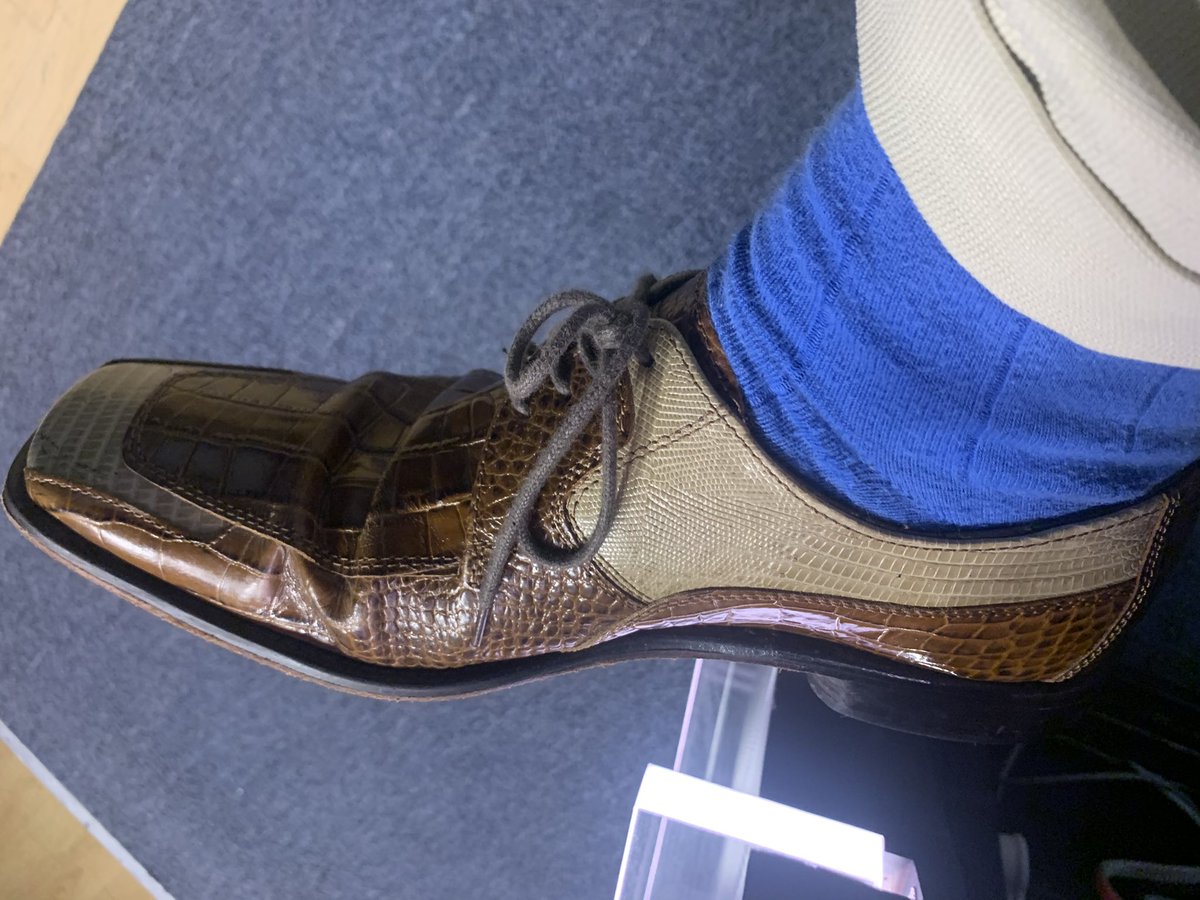 thefishnation's tweet photo. #GrandmasSofa
#ShoeShow
#GoGrizz 🐻
#GrindCity
#BeatNY 🗽 https://t.co/VgN86rb8j6