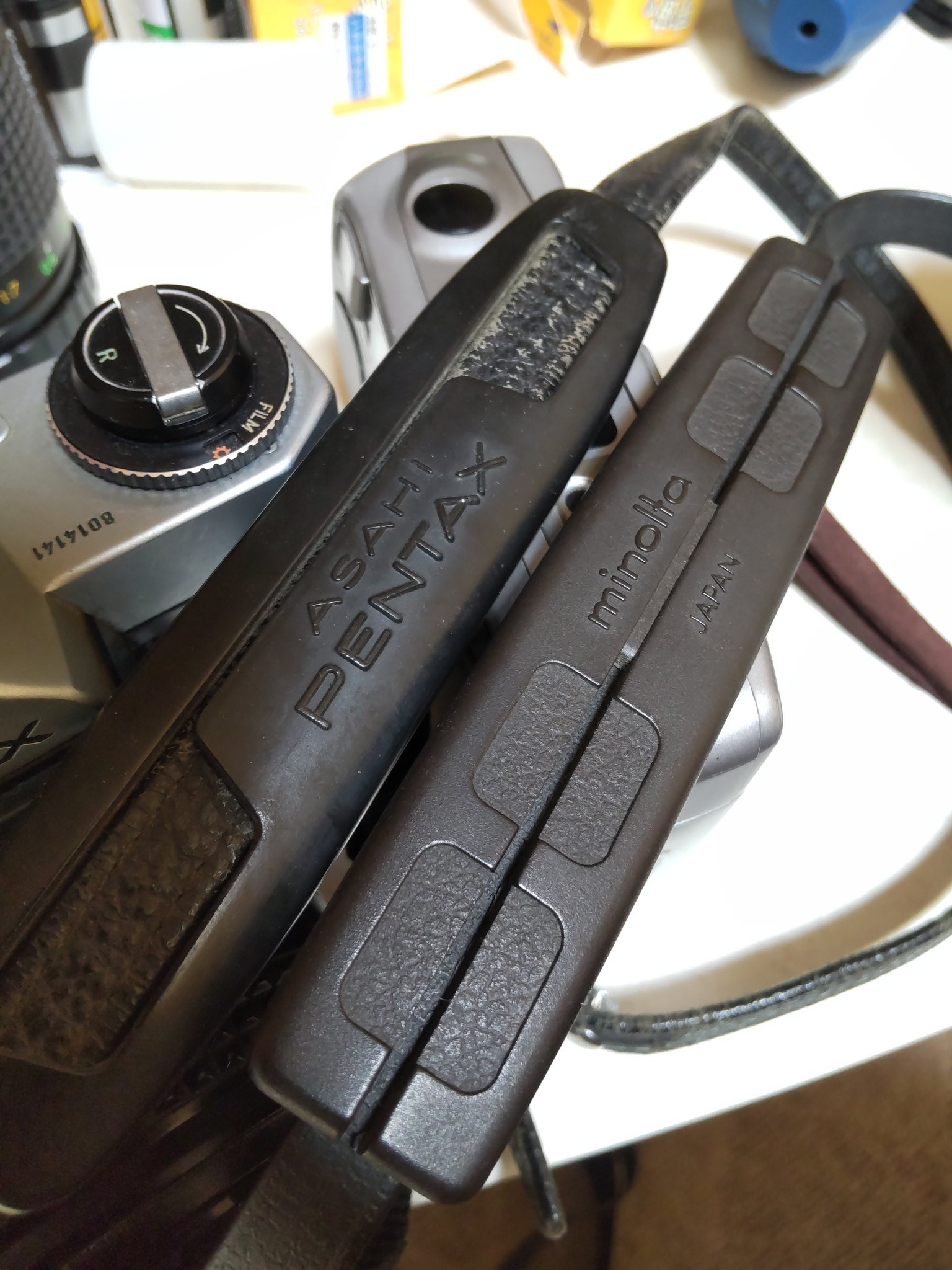 ヒデ アサヒペンタックスとミノルタ旧ロゴタイプのストラップも出てきた カメラストラップ アサヒペンタックス Asahipentax 旭光学工業 ミノルタ Minolta T Co Sxlakm7ube Twitter