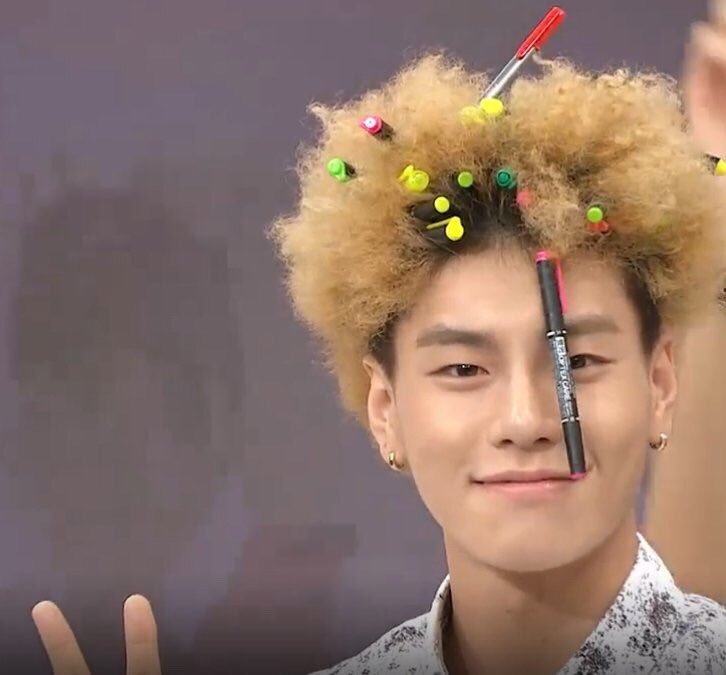 근데 딱 이 사진 아닌가?? 머리색 에 귀걸이에 딱 들어맞는데?