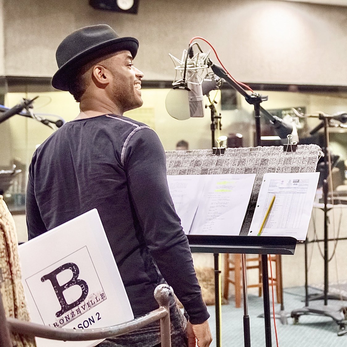 Happiness is the highest level of success. 
#InMyElement 🎭🎬🎙🎞🎥✊🏾

linktr.ee/bronzeville