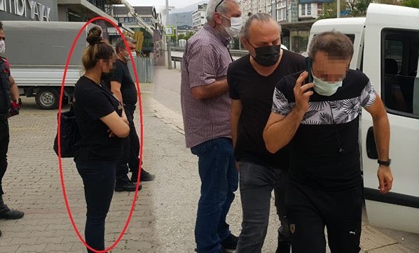 تركية هاجمها زوجها السابق بعد خروجها من العمل، وأراد إجبارها على ركوب سيارته

ضغطت على زر (النجدة) في هاتفها المحمول ،،،خلال خمس دقائق أتت الشرطة عن طريق تحديد موقع الهاتف وسيطرت على السابق، وأنقذت السيدة

كم روح سيتم إنقاذها بتفعيل هذه الخاصية،والوصول السريع للشرطة!