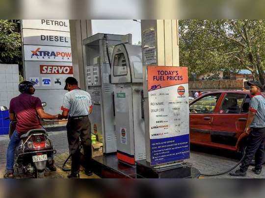 चुनाव हुए खत्म, पेट्रोल-डीजल की कीमतों में 66 दिन बाद आग लगनी शुरू हुई आज दिल्ली में पेट्रोल 15 पैसे, डीजल 18 पैसे प्रति लीटर महंगा हुआ इससे पहले 27 फरवरी 2021 को दोनों ईंधनों के दाम में हुई थी बढ़ोतरी #PetrolDieselPriceHike
