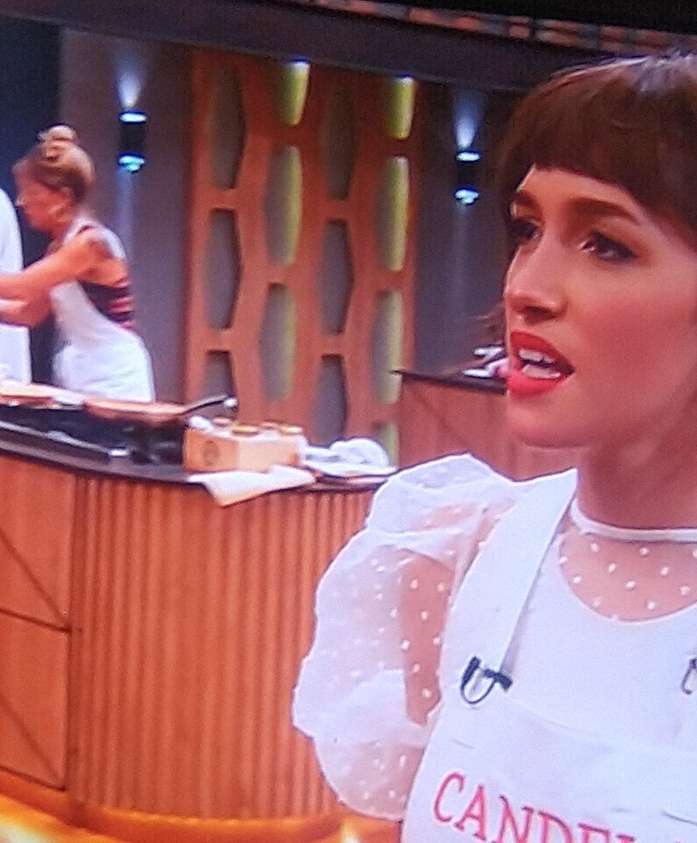 frasemasterchef's tweet photo. Mi novio estuvo 15 minutos diciéndome mirá: se cambió de ropa mientras hacían cambio de cámara a #Lali y #Cande.
Yo: No, wtf. 
Hasta que estaban juntas en cámara y me dijo: son iguales. 
 - MÁS LOSER NO PUEDO SER -.

#MasterChefArgentina. https://t.co/0rx4KH9C8j