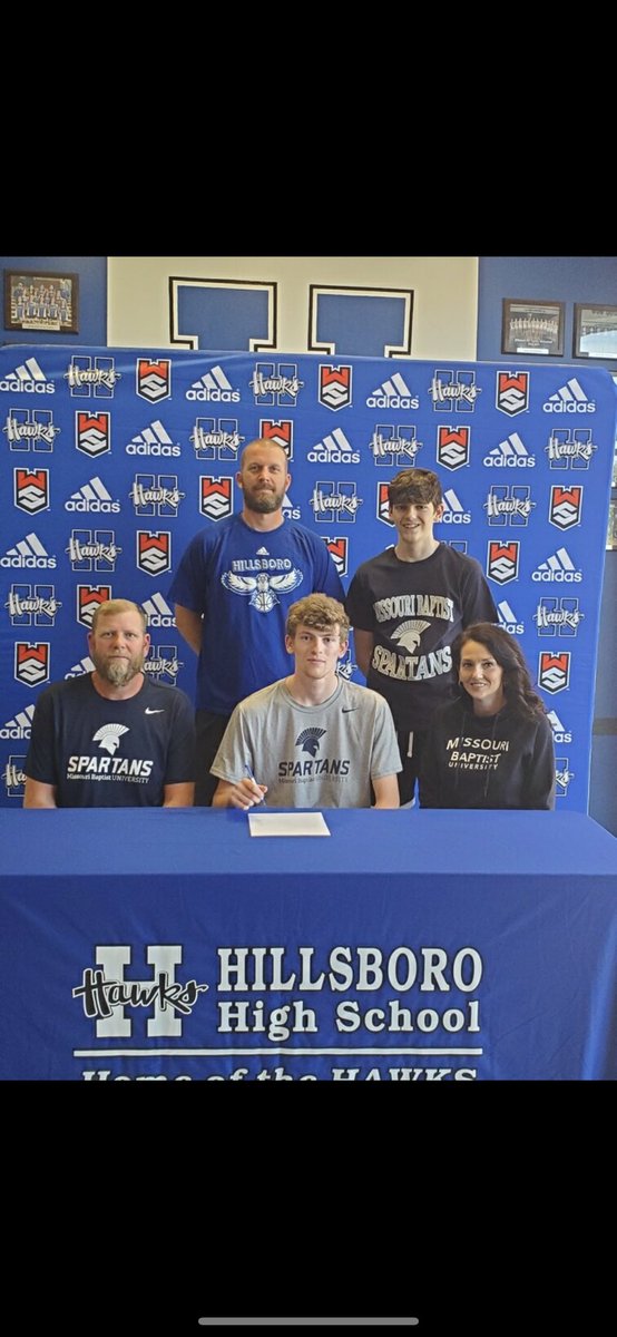 Whaley_Zach13's tweet photo. Signing day ✍🏼 https://t.co/IUHHlW60IC