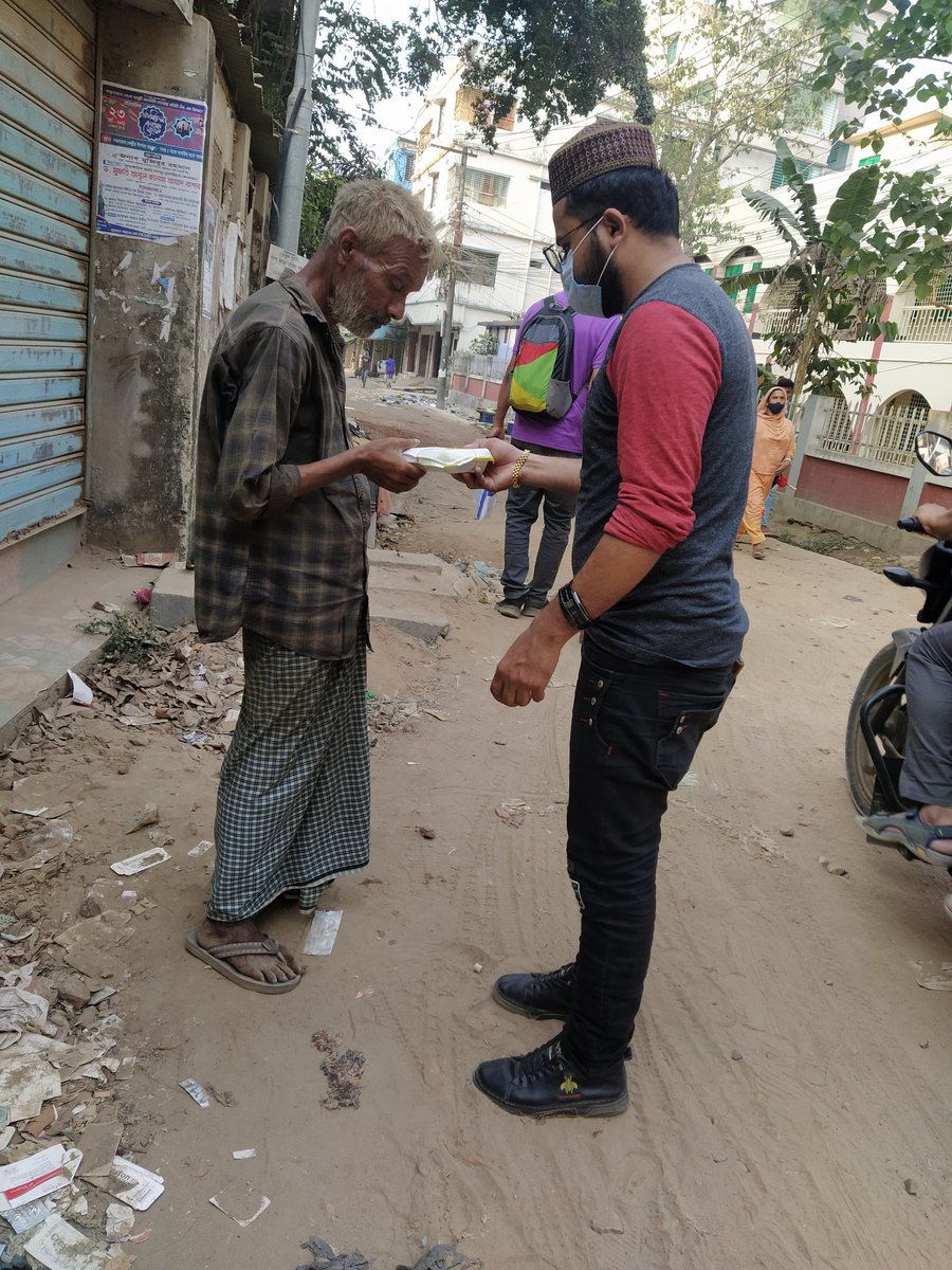 HamidKysar's tweet photo. Alhamdulillah, the month is being passed very busy to feed the Rohingya and Bangladeshi poor families by the initiative by @YASID16610448 with support of our donors and supporters. 

We are continuously helping the people from frontline. We need your support. https://t.co/1W6r8jdotR