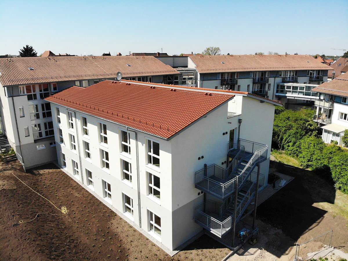 #Johanniter_Haus_Am_Waldpark_Ladenburg
Am 30.03.2021 wurde der 1. Bauabschnitt „Erweiterung und Umbau des Johanniter-Haus Am Waldpark“ in Ladenburg an den Bauherrn übergeben. Nach dem Umzug der Bewohner werden wir ab Juni 2021 mit den Arbeiten des 2. Bauabschnittes beginnen.