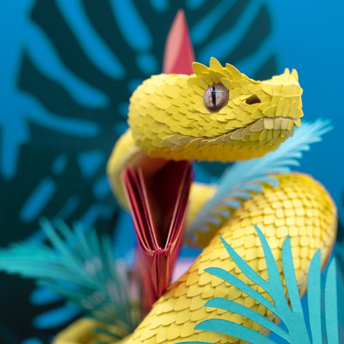 RealtPaperLtd's tweet image. Round of applause please 👏👏👏 actually, Standing Ovation! 👌

@colorplanpapers Factory Yellow scales for Lisa Lloyd Paper's eyelash viper.
#ColorplanFactoryYellow
#paperart
