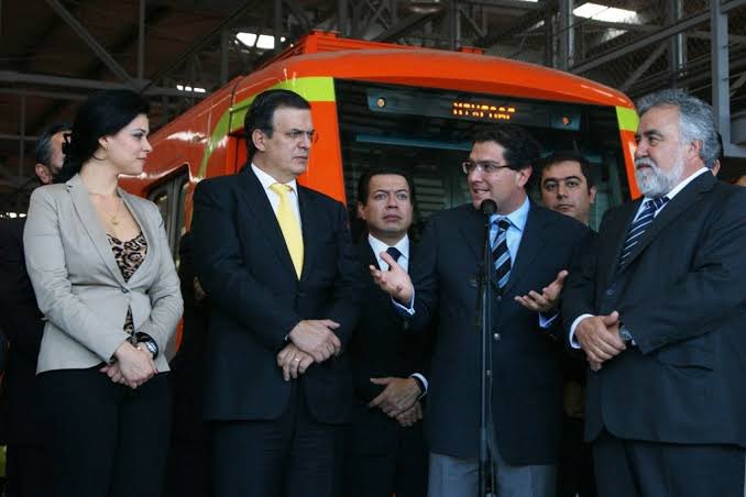 MALDITAS ADMINISTRACIONES DE GOBIERNOS NEOLIBERALES QUE CON SU CORRUPCIÓN HAN HECHO QUE LA ACTUAL ADMINISTRACIÓN NO PUEDA DAR BUENOS RESULTADOS, LA CULPA DEL TERRIBLE ACCIDENTE DEL #MetroCDMX  ES DE ADMINISTRACIONES ANTERIORES. COMO DE LA QUE LO CONSTRUYÓ X EJEMPLO 👇🏻🤬