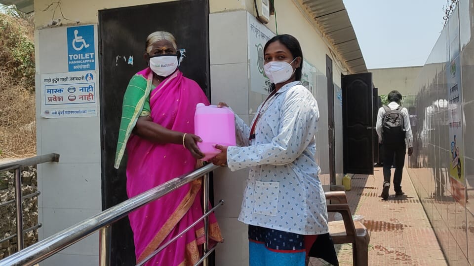 ShelterAssts's tweet photo. Working in tandem with partners to provide #SoapDispensers at the Wash basins at #Turbhe Slum Settlements. Urban WASH initiative with @IKEAIndia and Collective Good Foundation @Samhitadotorg
#CommunitySanitation #Handwashing #Hygiene #COVID19 #togetherwithkindness #Maharashtra https://t.co/ezNZVfoaxr