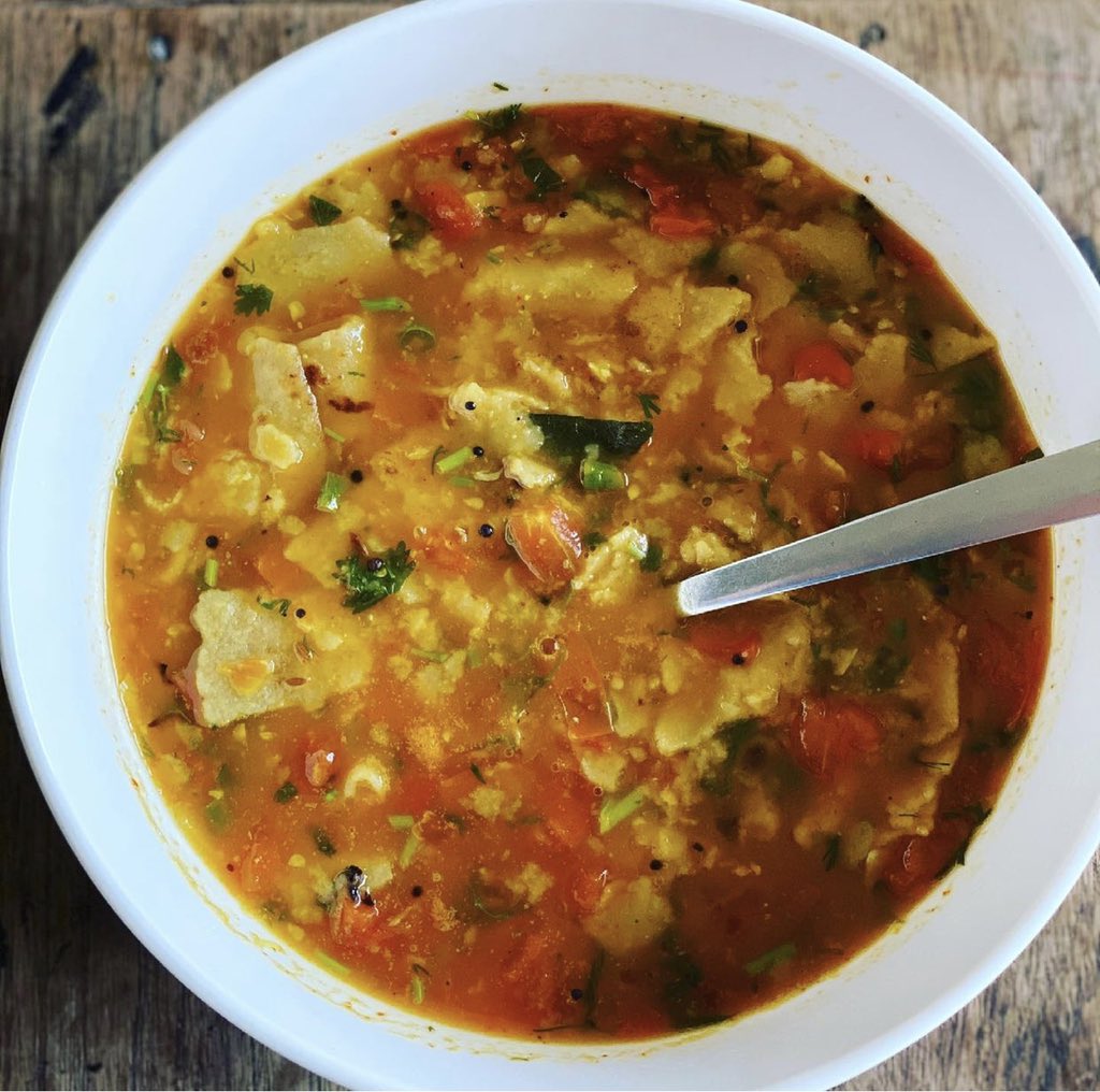 #breakfast #leftoverfood #roti #rotalinushaak to make #vegan replace curd with #tomato n ghee with any #coldpressedoils #wholewheat #diabetesdiet #diabeticfriendly #soulfood #simplecooking #cleaneating #indianfood #myfoooodtoday #veganindianfood