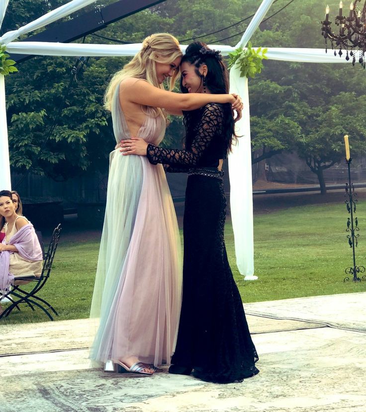 wlwcouplesonly's tweet photo. just THIS https://t.co/gl3SEX0cMv