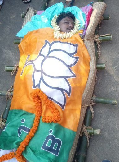 NamrataTpi's tweet photo. #Shamemamatabannerjee 
#PresidentRuleInBengal
"सबका साथ" 👇           "सबका विकास" 👇 https://t.co/mMHBsQrstL
