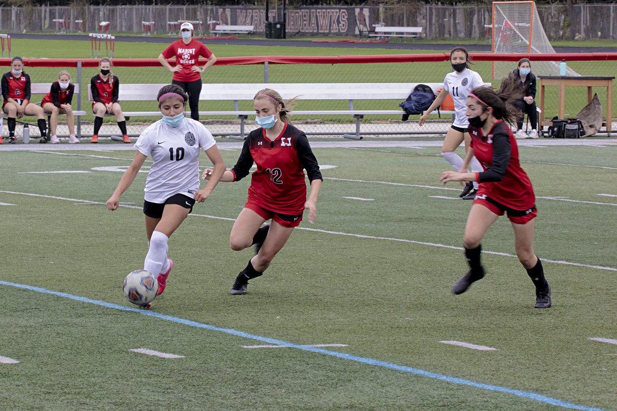 MrqtteParkSockr's tweet image. Encuentro de fútbol escolar de secundaria entre graduadas de Marquette Park Kids Soccer…. Jazmin Ramirez y Paulina Gutierrez. ¡Muy buen partido señoritas!