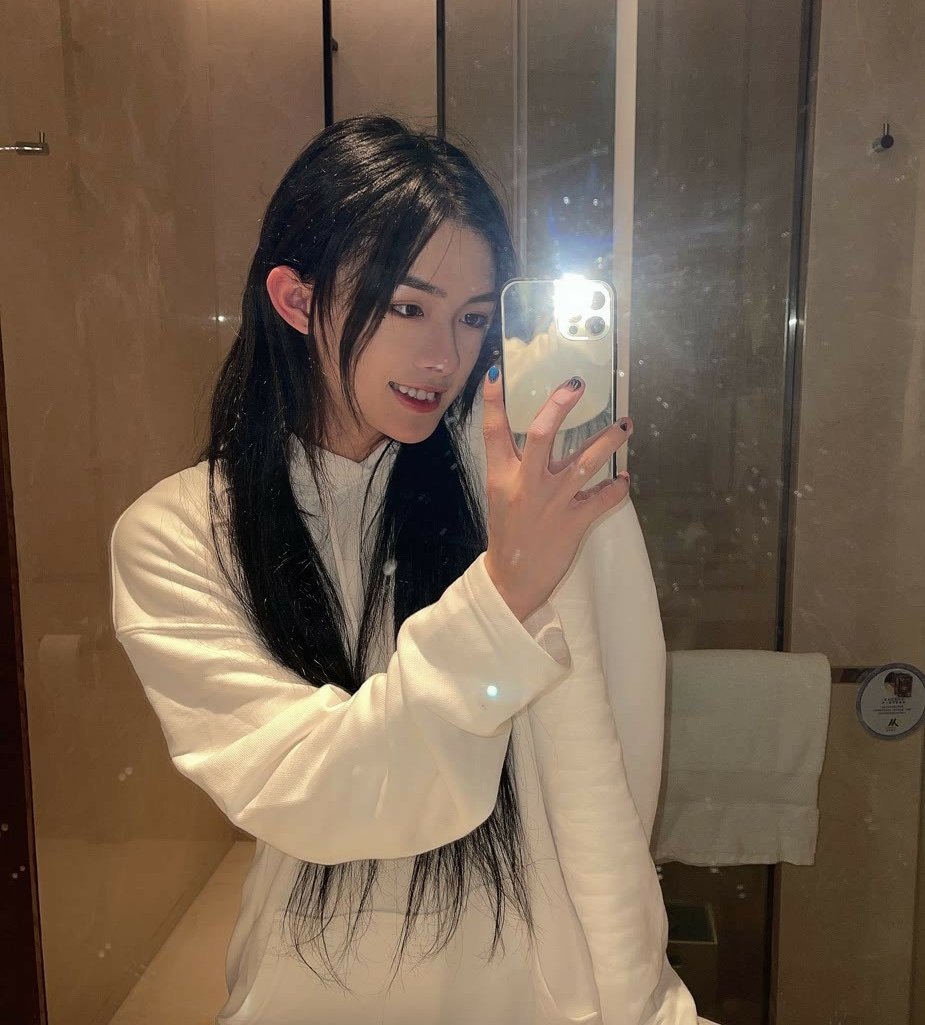 ⠀ ⠀ 
ᅟᅟᅟᅟᅟᅟcherrч : glo𝘀𝘀ч lıps𝘁ıck ִֶָ αnd
ᅟᅟᅟᅟᅟᅟs𝘁rαꭐ̲berrч #ˌ፡ 𔓘 bubblə 𝘁eα!
⠀ ⠀