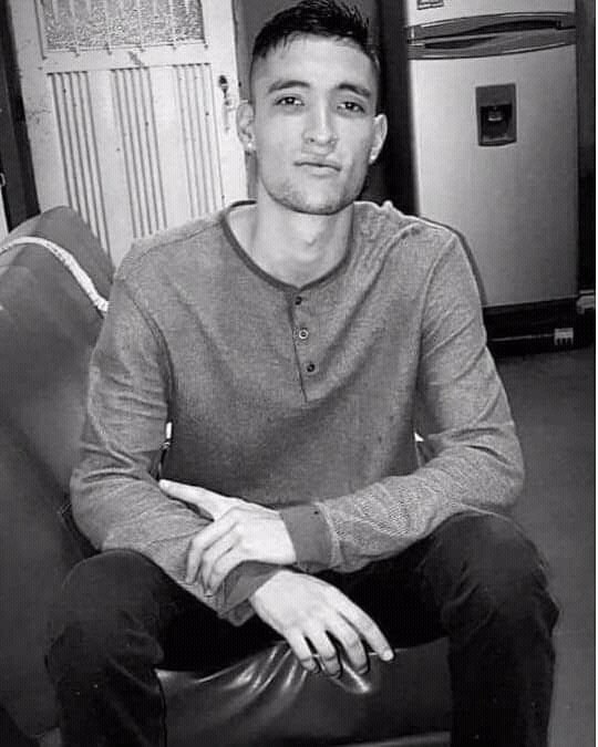 A el lo acaban de matar   Otra familia destruida #ivanduqueasecino 
<a href="/DefensoriaCol/">Defensoría del Pueblo</a> 
<a href="/PGN_COL/">Procuraduría General de la Nación</a>