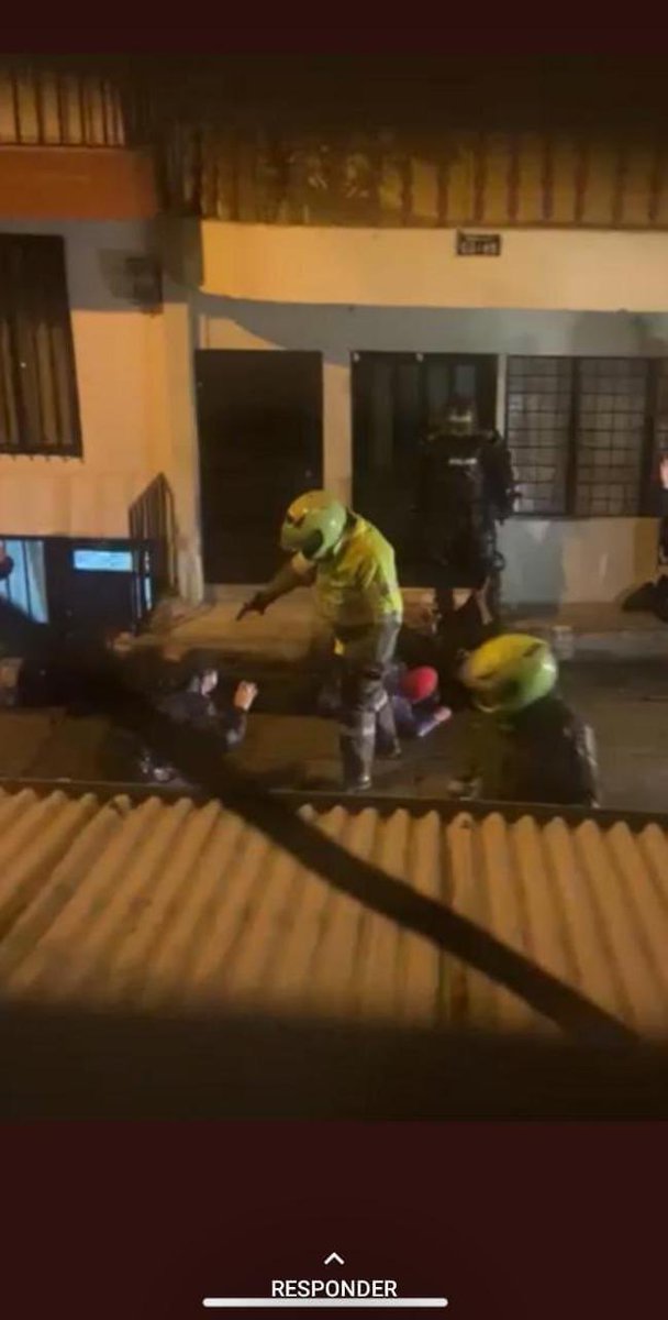 La policía no es “el amigo que me cuida” como todavía creen muchos.  matando a su paso. si el pueblo no se une triunfará esta dictadura, UNIDOS VENCEREMOS, ÁNIMO! #SOSColombia