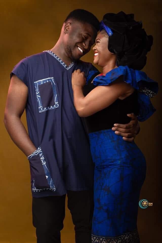 iyunadeblog's tweet photo. Good morning from #Caro and #Copees the only couples weh sabi show love.

What made you a fan to @caro and copees comedy world?

And what’s your best skit so far?

#agborkamediagroup
#chancynmerfilms
#iyunadeblog
#chefdawei https://t.co/eEiXr5l32m