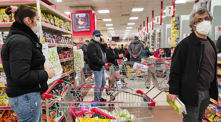 İçişleri Bakanlığı 81 ilde #marketgenelgesi yayınlamış:

Bunlara 

Kendi içmez, içeni kınamaya bayılır
Yüzünden aldatma ile sahtekarlık yayılır
Şarap içmiyoruz diye kasılıp gezer amma
Yedikleri yanında şarap meze sayılır

Demek istiyorum
  
 Ömer HAYYAM

#MilletEvdeTuristTatilde