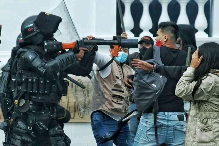 AngelaM92104499's tweet photo. #NosEstanMasacrando 
#NosEstanAsesinando 
#NosEstanMatando 
#SOSColombiaDDHH https://t.co/Q7fGDVqzlc