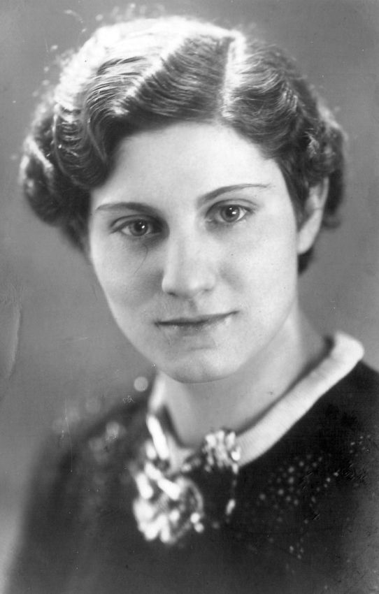 KuipTalk's tweet photo. On May 4, let us remember people like Salomon and Esther Velleman, two Jewish Feyenoord members who were gassed in the Holocaust. https://t.co/JUM0ip1KJ4