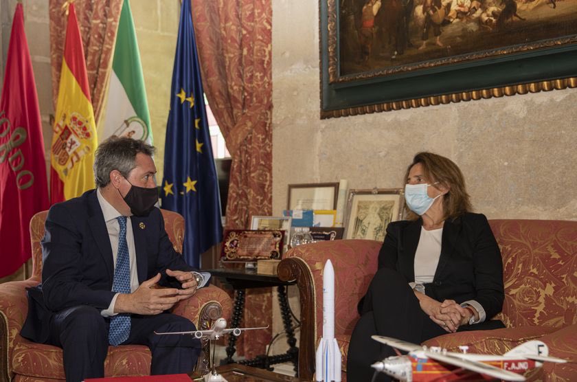 La ministra <a href="/Teresaribera/">Teresa Ribera</a> viene a Sevilla y anuncia una subvención sin publicación oficial, sin terminar el procedimiento y ocultando la ampliación del tranvía detrás de un supuesto corredor verde.

¿Hablamos de la movilidad de Sevilla o de la carrera personal de <a href="/JuanEspadasSVQ/">Juan Espadas</a>?