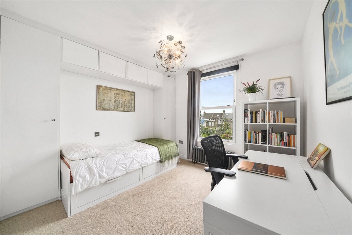 WinkworthUK's tweet photo. How is working from home and the desire for home office spaces affecting the property market? https://t.co/w7HOmyhNv0 #workfromhome #homeoffice #propertymarket #propertypotential https://t.co/7d73VUKV7a