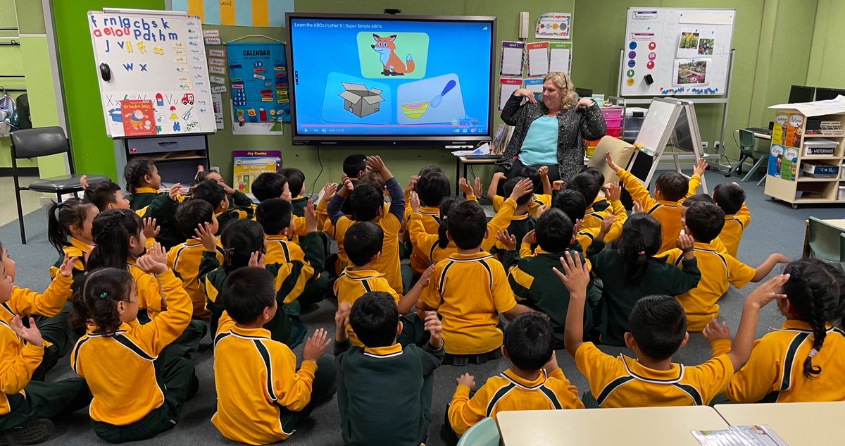 Mrs Holt having some fun with KB &amp; KR during wet weather lunch today! <a href="/janholt07/">Jan Holt</a> <a href="/HarcourtPS/">Harcourt PS</a>