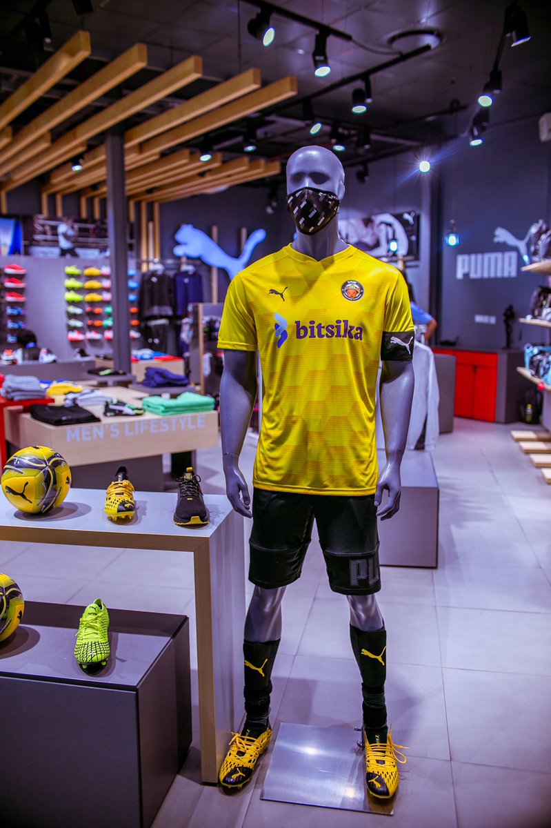 TheMixAfrica's tweet photo. Davido x Puma Jersey signing at Puma store, Palms Mall Lekki.
#Davido #ThmixxNigeria #PalmsMall #TheOriginalMix #GetInTheMix #OutWithTheMix #DMW #CKay https://t.co/u3mX4StSBc