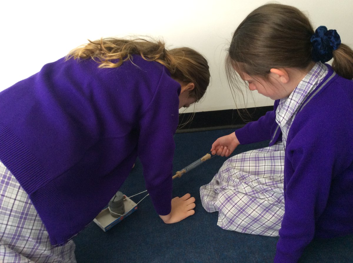 BansteadPrep's tweet photo. #Year5 are looking at forces and measuring friction using Newton meters and looking at gravity and air resistance. #BPS_Science #EducationwithCharacter https://t.co/lk8Yj0nIqo