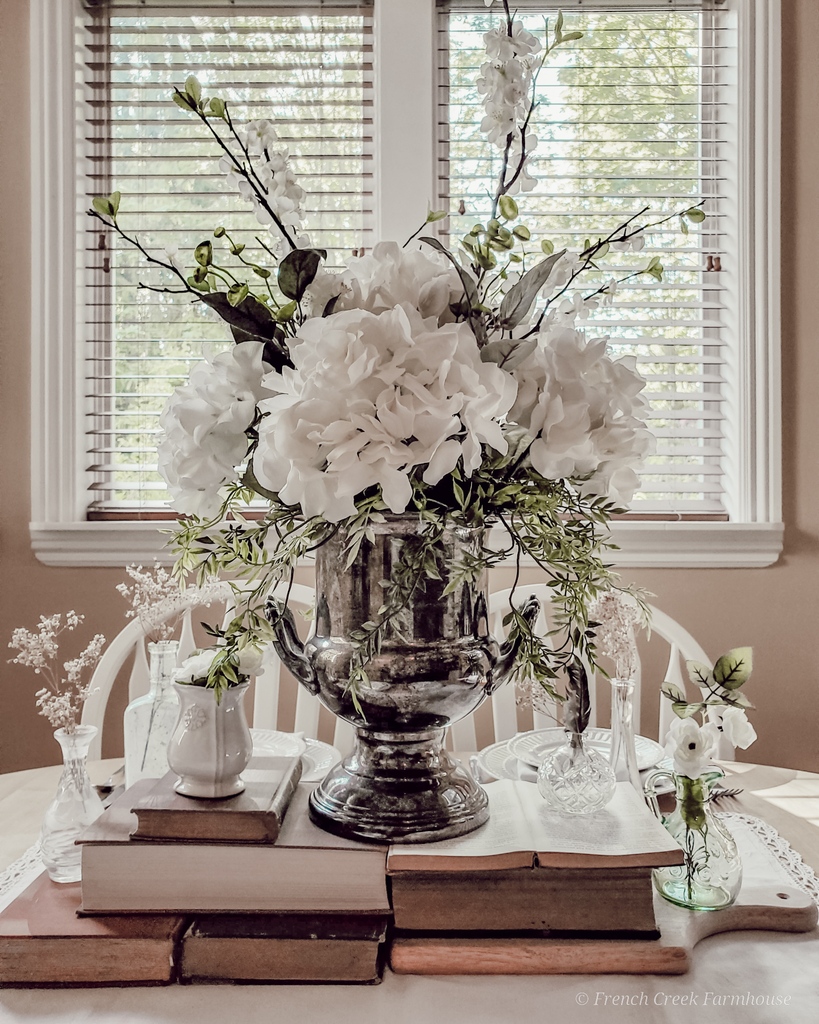 Our spring home tour continues on the blog today, and I'm delighted to be hosting a group of 28 blogging friends who are sharing their homes as well! So many beautiful ideas for this season! Find it all here: frenchcreekfarmhouse.com/2021/05/vintag…