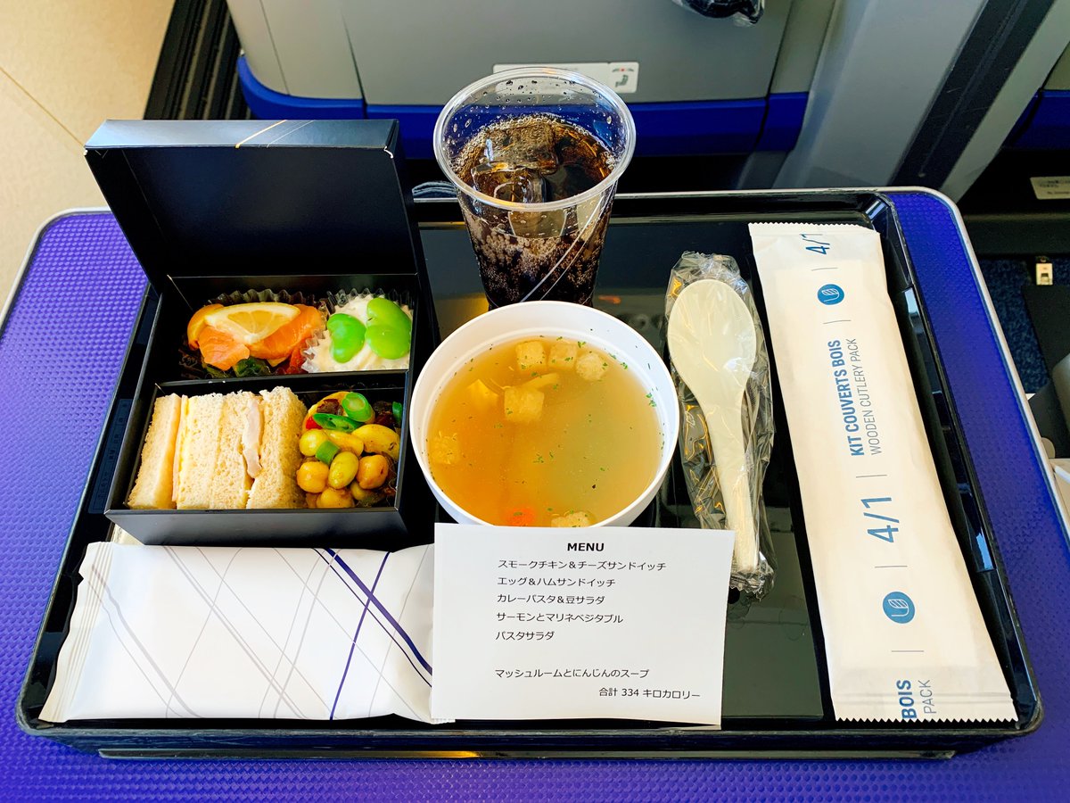 kuroboshi_ana1's tweet photo. NH703便・プレミアムクラスの食事🍴🛩
出された食事は･･･4/18㈯にプレミアムクラスを利用した時と全く同じメニューで草🤣でも、美味しかったです🙏
#みんな大好きana
#nh703
#プレミアムクラス
#anaプレミアムクラス
#premiumclass
#anapremiumclass 
#機内食
#inflightmeal https://t.co/Q2wMnxHo7y