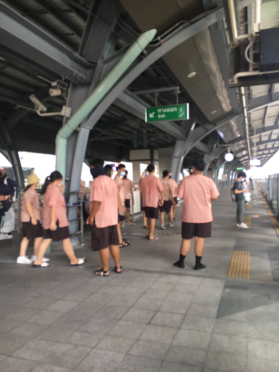 เกิดอะไรขึ้นที่ BTS ลาดพร้าว????